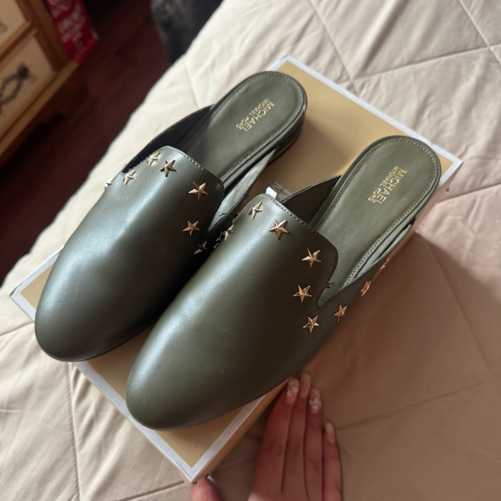 New in box size 9 Michael Kors Olive Green Star Studded Women's Mules